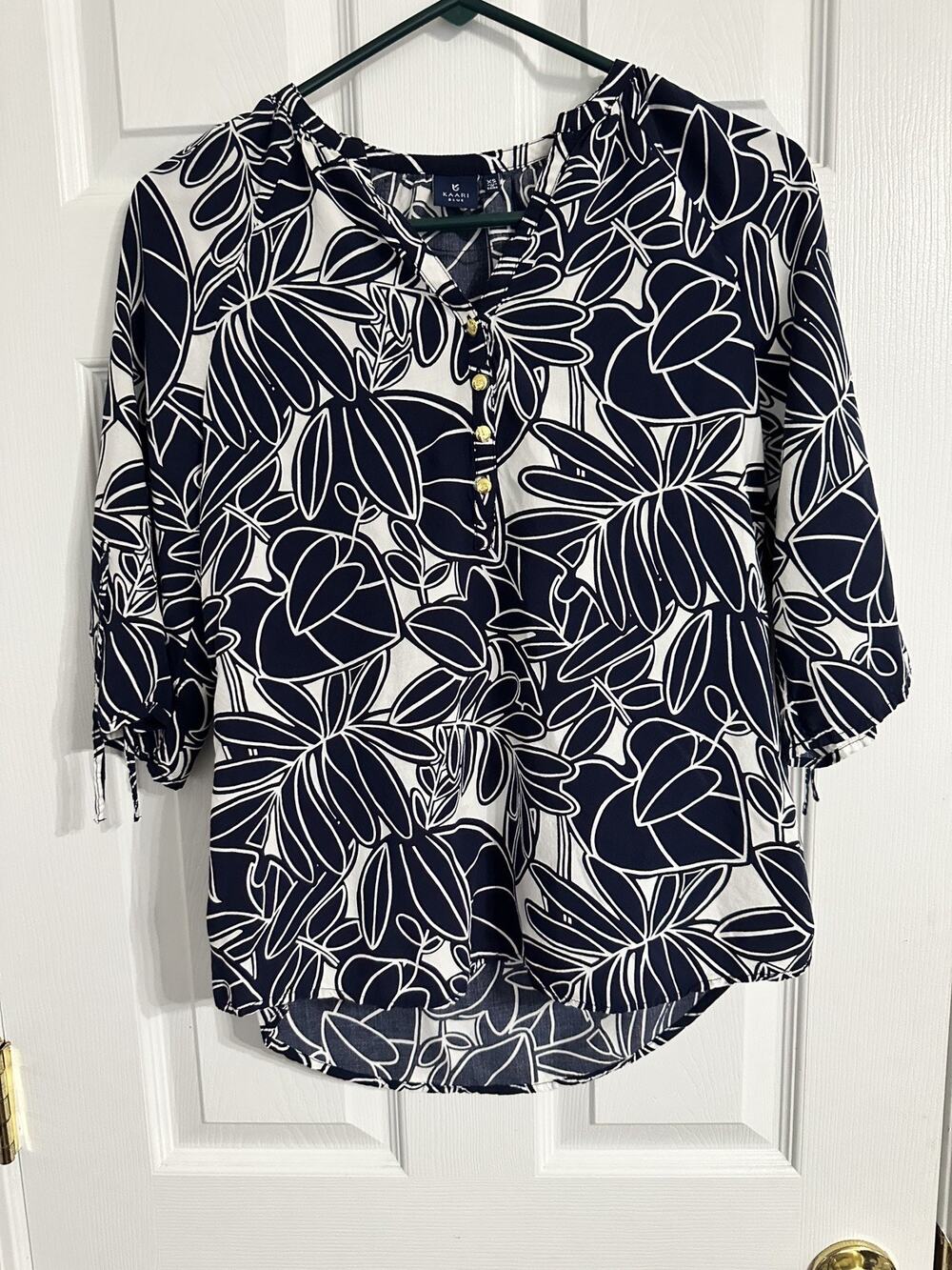 NWOT Kaari Blue Navy White Tropical Leaf Print Tunic Blouse Gold Button XS